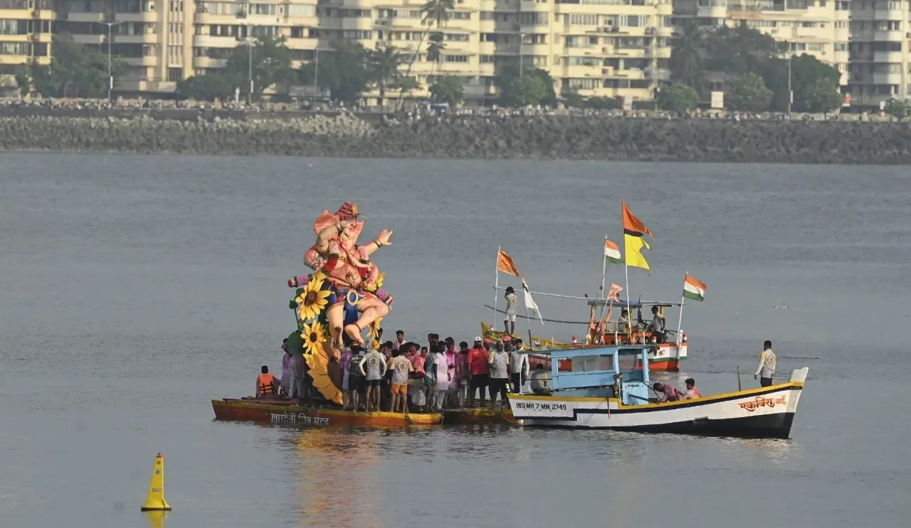 Chowpatty is among Mumbai's major immersion locations and witnesses thousands of devotees during the Ganesh Visarjan period Chowpatty is among Mumbai's major immersion locations and witnesses thousands of devotees during the Ganesh Visarjan period