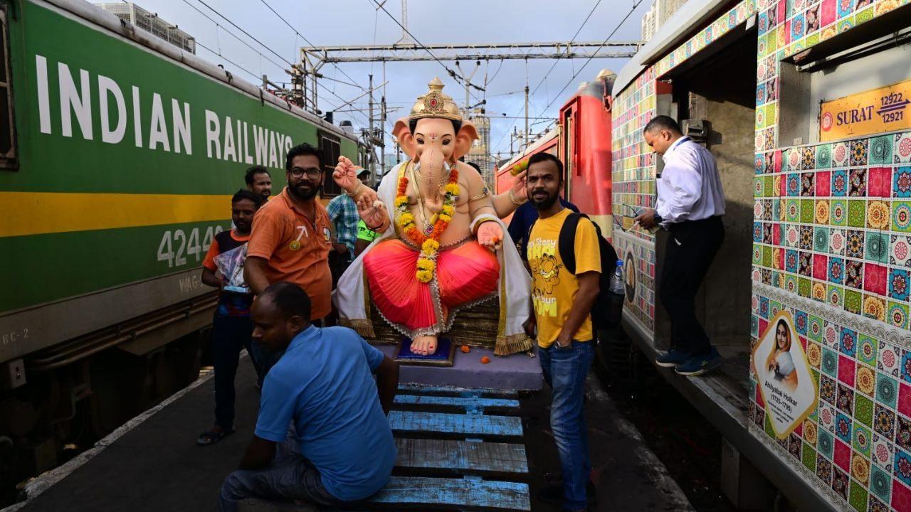 The festival begins with the installation of Ganesha idols and concludes with immersion on Anant Chaturdashi The festival begins with the installation of Ganesha idols and concludes with immersion on Anant Chaturdashi