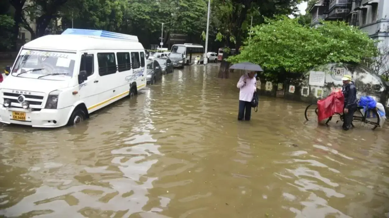 Palghar floods: Rs 30 crore assistance reaches 15,000 affected people Flooding in Vasai-Virar following heavy rains in Palghar district in July. Representational pic