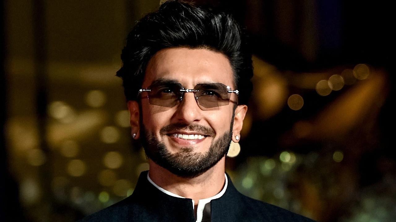 Ranveer Singh interacts with paps and airport staff as he heads to Delhi Ranveer Singh. Pic via Instagram