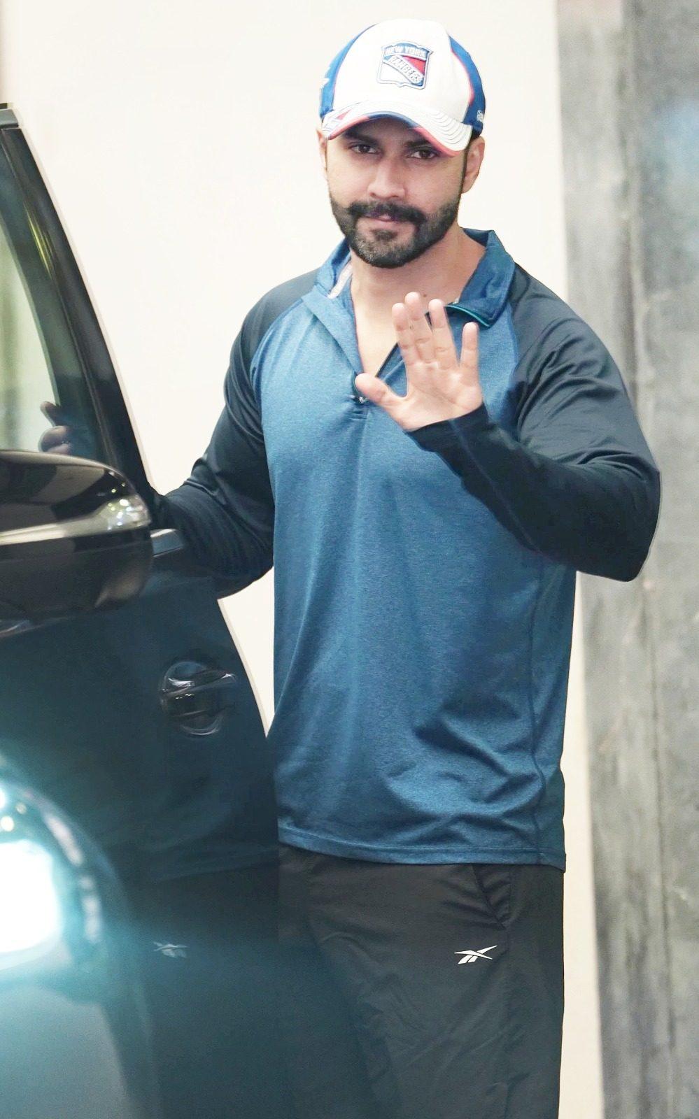 Varun Dhawan was spotted in Bandra after his gym session. The actor's casual yet stylish appearance instantly caught fans attention Varun Dhawan was spotted in Bandra after his gym session. The actor's casual yet stylish appearance instantly caught fans attention