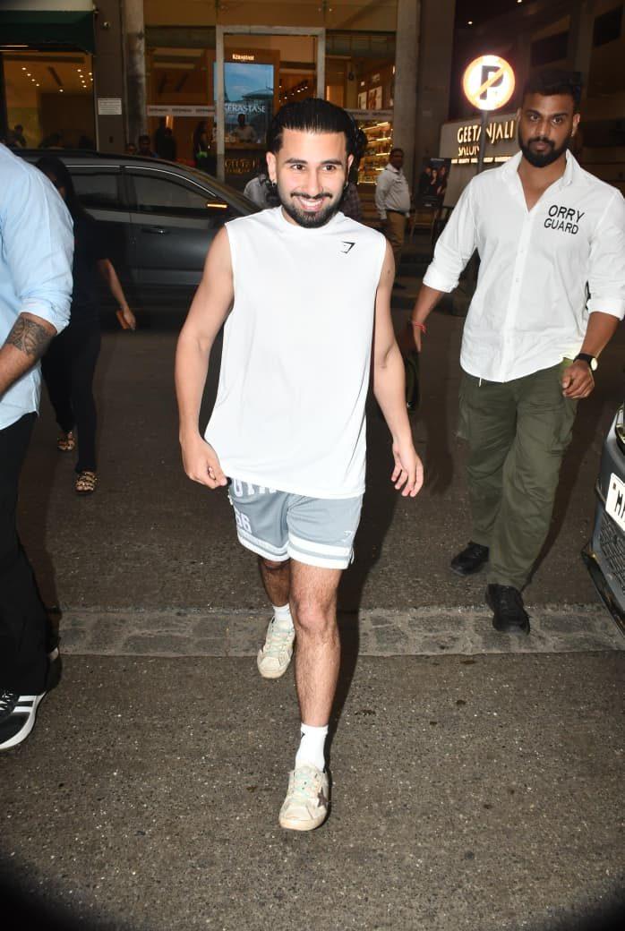 Orry (Orhan Awatramani) was recently spotted in the city, grabbing attention from the paparazzi with his signature look and fun interactions