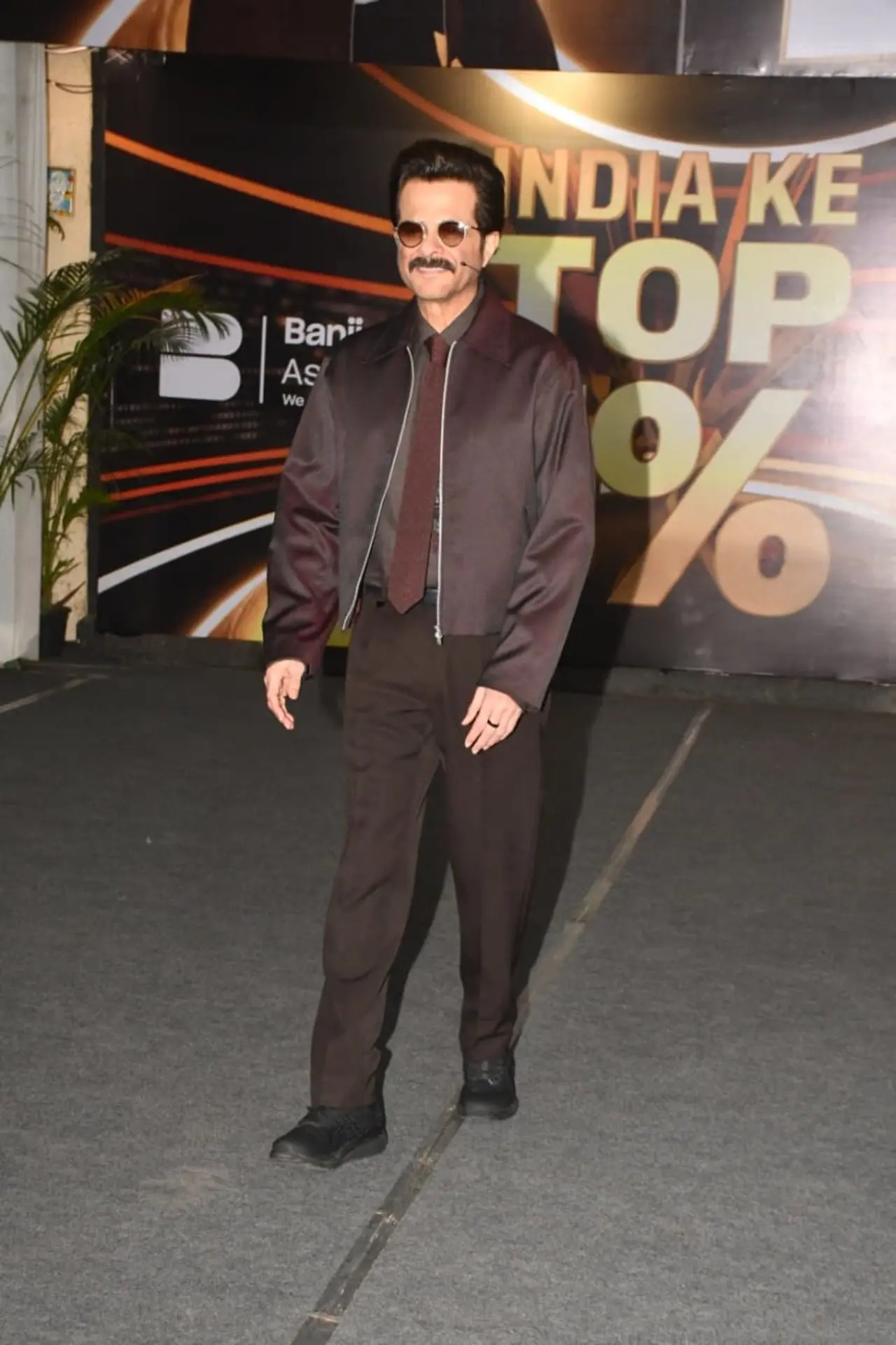 Host Anil Kapoor was spotted loooking dapper in a brown attire on the sets of  India Ke Top 1%