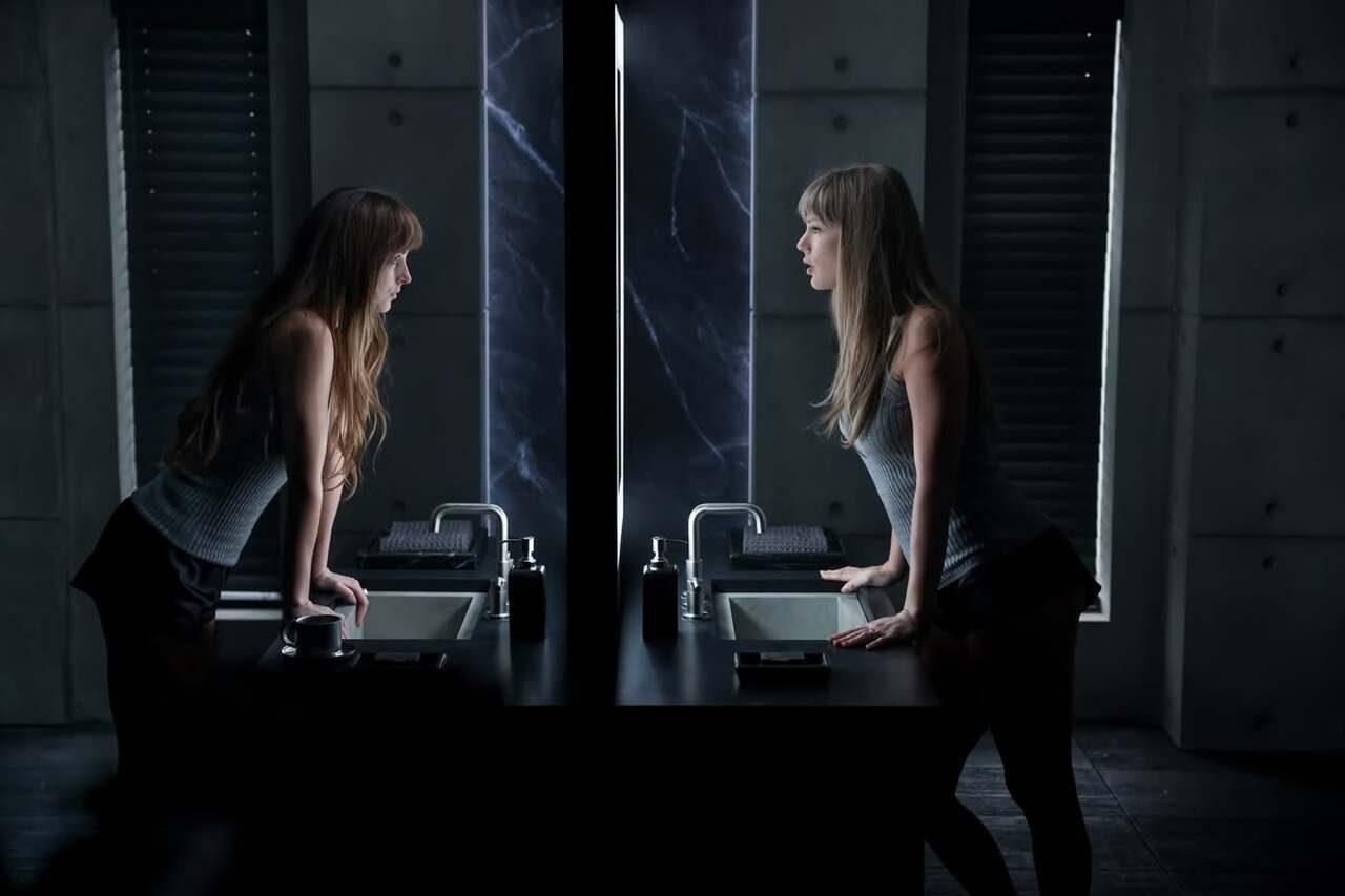 A shot so perfect that it looks like a mirror reflection