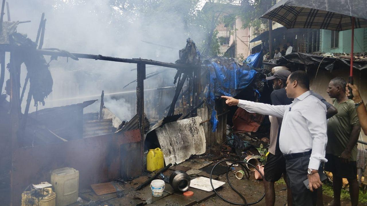 Thane fire: Blaze breaks out in five shanties in Kalwa, leading to cylinder explosion; no injuries reported The incident was reported at 9:23 am on Friday. Pic/ TMC