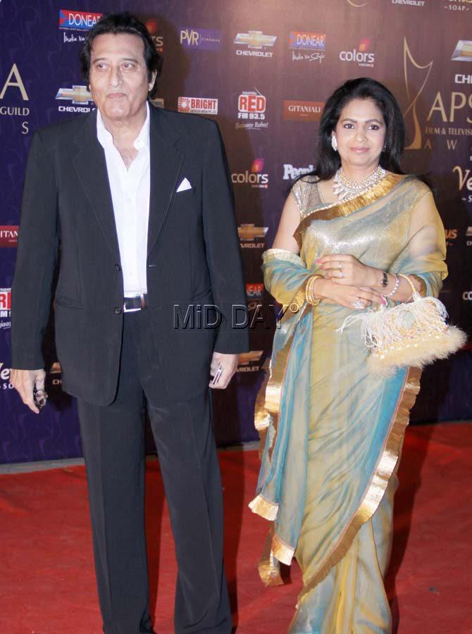 Vinod Khanna with his wife at an event Vinod Khanna with his wife at an event