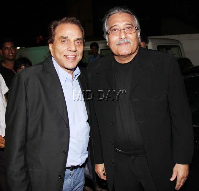 The two legendary actors, Vinod Khanna and Dharmendra, pose for a click The two legendary actors, Vinod Khanna and Dharmendra, pose for a click
