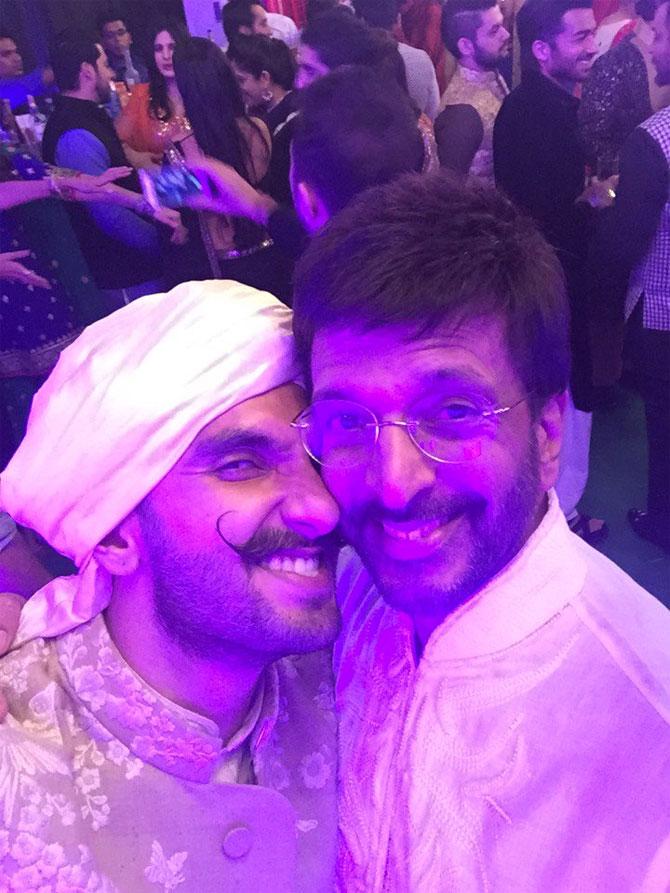 Jaaved Jaaferi and the quirky Ranveer Singh light up this picture!