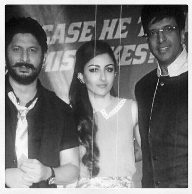 Jaaved Jaaferi with Arshad Warsi and Soha Ali Khan at the wrap-up party of Mr Joe B Carvalho. Jaaved Jaaferi with Arshad Warsi and Soha Ali Khan at the wrap-up party of Mr Joe B Carvalho.