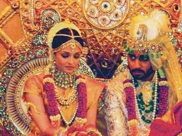Aishwarya Rai Bachchan and Abhishek Bachchan had a grand wedding ceremony. However, tight security was observed at the wedding venue.