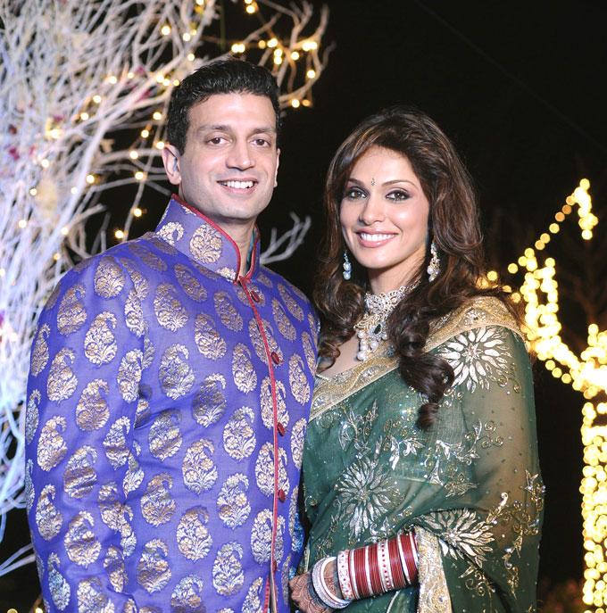 Isha Koppikar: The 'Khallas' girl is married to hotelier Rohit Narang, better known as Timmy Narang. The two tied the knot in 2009. Rohit Narang is the brother of popular socialite Ramona Narang. He owns a lounge cum restaurant in Mumbai.