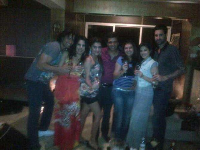 Akashdeep Saigal with Pooja Bedi, Juhi Parmar, Sachin Shroff, Sunny Leone, Daniel Weber and another friend