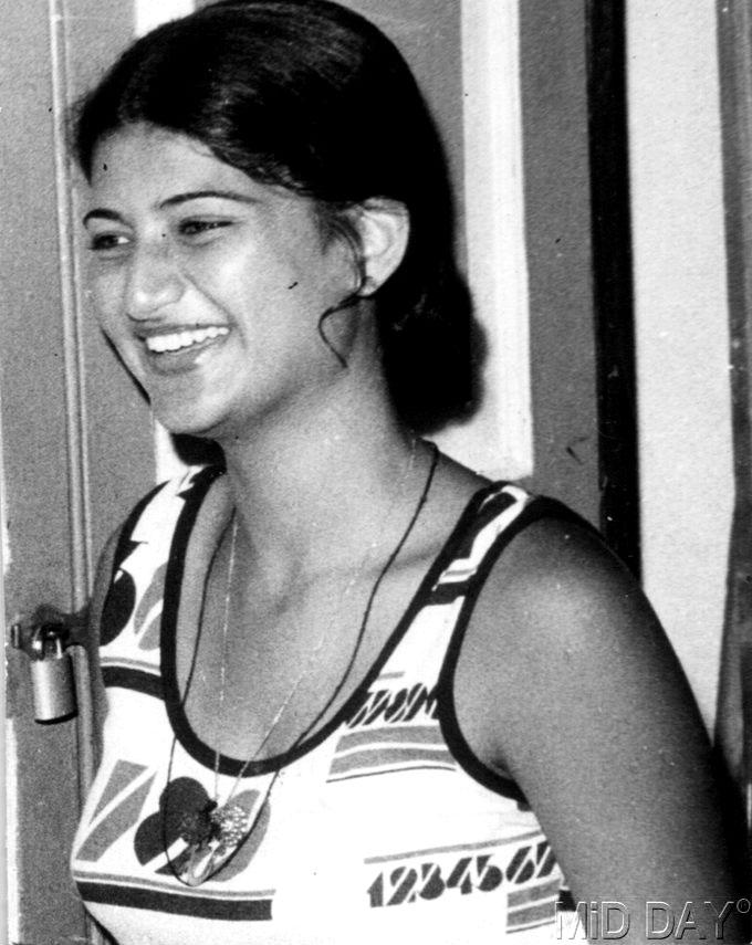 Sarika looked adorable in her younger days. This smile reminds us of Akshara Haasan to some extent. Don't you think so?