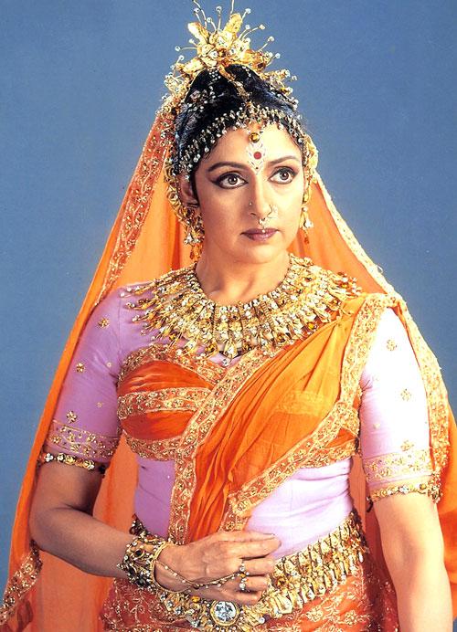 Hema Malini has appeared in television serials such as Jai Mata Ki (2000), which was directed by veteran actor Puneet Issar. She played the role of goddess Durga.