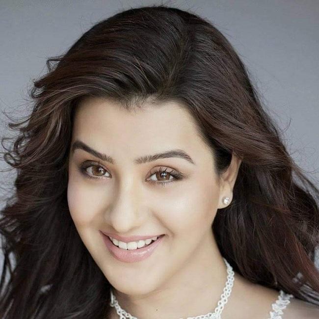 Shilpa Shinde believes that no work is inferior and has readily accepted roles of any kind. She does her roles with great dedication. Shilpa feels that even though the role might be small it is still important. Interestingly, Shilpa was initially cast to play glamorous neighbour Anita Mishra, who would be eventually portrayed by Saumya Tandon but got locked in a simple housewife Angoori Tiwari, after Rashami Desai opted out due to personal reasons, and went on to garner acclaim.