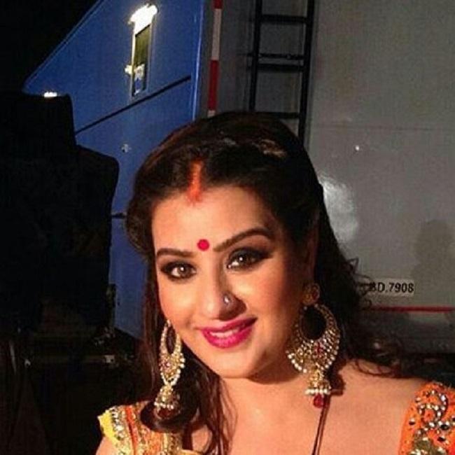 Shilpa Shinde shocked many when she became a contestant on the controversial reality show Bigg Boss in its eleventh season. She and fellow contestant Vikas Gupta initially shared an unpleasant relationship during the first few weeks on the show, and would constantly engage in fights. Vikas was a producer on the TV channel where Bhabhiji Ghar Par Hai aired and she accused him of causing her exit from the show. Their relationship became cordial later. Shilpa also engaged in a rivalry with fellow contestant Hina Khan, which basically became one of the talking points of the season. Hina and Vikas later became finalists but Shilpa beat them to win.
