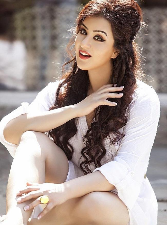 Shilpa Shinde played a character with negative shades in the 1999 TV series Bhabhi but gained recognition in the 2001 show Kabhi Aaye Na Judaai. The show which ran till 2003, tells the story of a united family, which finds itself confronted with the biggest temptations of all times - money. Shilpa starred alongside Pooja Ghai, Aaanchal Anand, Pamela Mukherjee, Prabhat Bhattacharya, Jaya Bhattacharya, Tarun Khanna, Ram Kapoor and others.