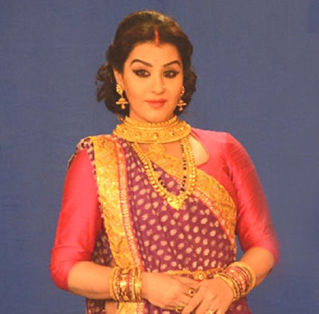 Today Shilpa Shinde is a big name in the television industry but not many know that her family members were not supportive of her decision to enter acting. Shilpa revealed in an interview that her late father didn't want her becoming an actress but she managed to convince him to give her a year's time to allow her to follow her dream. She says his passing in 2013 devastated her and left depressed.