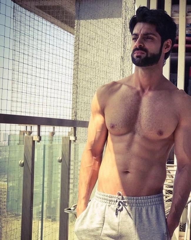 If the Khans and Kapoors are ruling Bollywood, television industry's favourites are undoubtedly the Karans -- Karan Patel, Karan Wahi, Karan Tacker and more. But does it bother them to have a common first name? No, says Wahi!