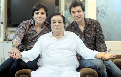The film 'Nawabi Sharabi', which marked the Bollywood debut of Kader Khan's son Shah Nawaz (left) revolves around a Gujarati family, which has to spend a night with only one rupee since they have exhausted all their money on drinking and partying.
