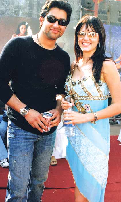 Aftab Shivdasani and Yana Gupta: Very few know that Aftab was dating Czech model, and Babuji Zara Dheere Chalo girl, Yana Gupta. But, owing to differences, the couple decided to part ways in 2007. Aftab, later, married Nin Dusanj in 2014.