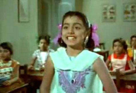 As a child artist, Neetu Singh featured in a number of films, most prominent among them being Do Kaliyaan, in which she played a double role.
