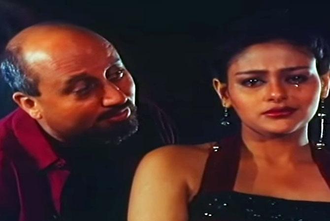 Papa Kahte Hain (1996): A teenager (Mayuri Kango) runs away from home to meet her father in Seychelles. However, she develops a father-daughter-like bond with a man (Anupam Kher) who turns out to be her father.