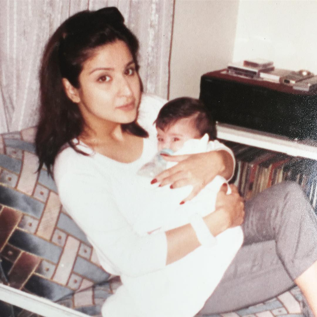 A throwback picture of Maheep Kapoor holding her little baby - Shanaya Kapoor, who turned 20 on November 2, 2019.