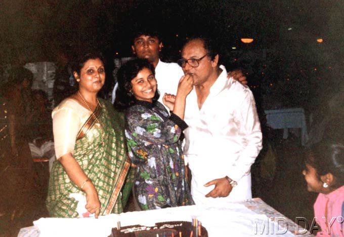 A 20-something Rani Mukerji celebrating her birthday with her family.