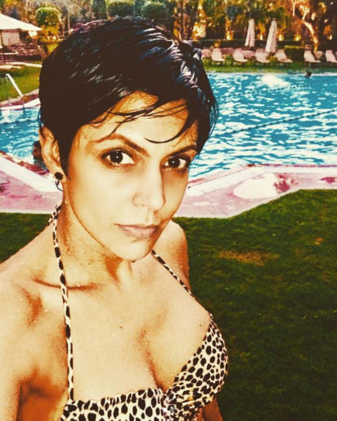 Mandira Bedi never compromises to her fitness regime. Be it a headstand or doing push-ups in a saree, the lady can do any given fitness challenge like a pro.