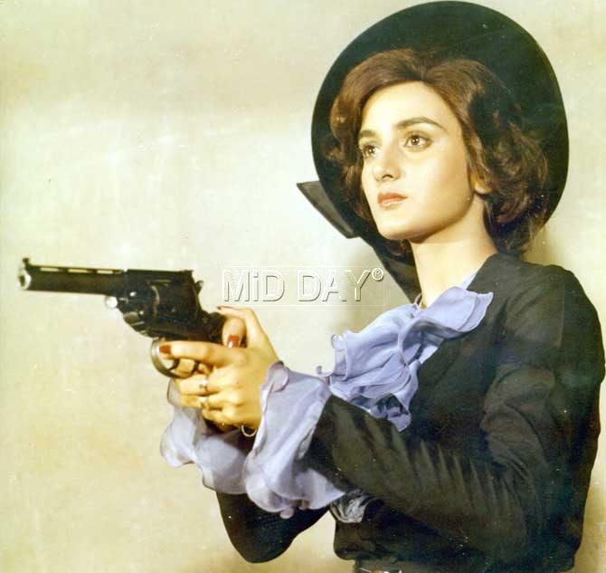 Farha Naaz made her debut in 1985 with Yash Chopra`s Faasle opposite Mahendra Kapoor`s son Rohan Kapoor. Farha Naaz made her debut in 1985 with Yash Chopra`s Faasle opposite Mahendra Kapoor`s son Rohan Kapoor.