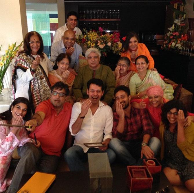 Farha Naaz shared this photo of her family - Sumeet Saigal, Javed Akhtar, Shabana Azmi, Tanvi Azmi and others - on the occasion of Eid.