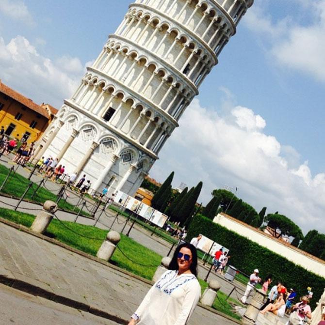 Farha Naaz poses in front of the Leaning Tower of Pisa in Italy.