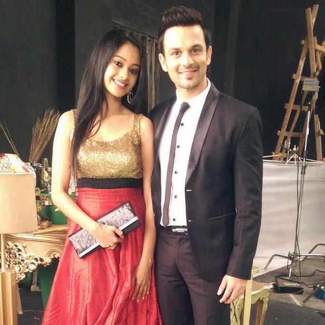 Mugdha Chaphekar-Ravish Desai: Telly actors Mugdha Chaphekar and Ravish Desai met on the sets of show Satrangi Sasural where they were romantically paired as Aarushi and Vihaan. After dating for over a year, they decided to take the relationship a step ahead and got engaged. The duo tied the knot in a secret ceremony on December 14, 2016.