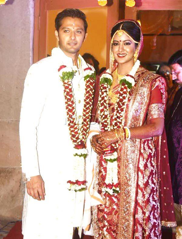 Ishita Dutta-Vatsal Sheth: Drishyam actress Ishita Dutta, who is former actress Tanushree Dutta's younger sister, tied the knot with her long-time boyfriend and actor Vatsal Sheth on November 2017 in Mumbai in a hush-hush ceremony. The two met and fell in love on the sets of TV show Baazigar.