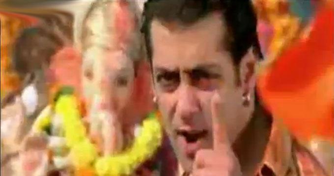 Tera Hi Jalwa - Wanted (2009): Salman Khan seemed to have a great time dancing to his song, which had a peppy beat, and centred around the procession of the Ganesha festival.