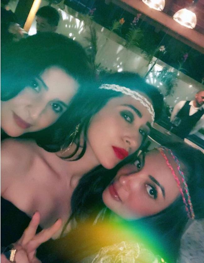 Karisma Kapoor and bestie Seema Khan are also quite close to Sanjay Kapoor's wife Maheep Kapoor and are often spotted together at parties. Not many know that the bonding between Bollywood star wives is quite strong.