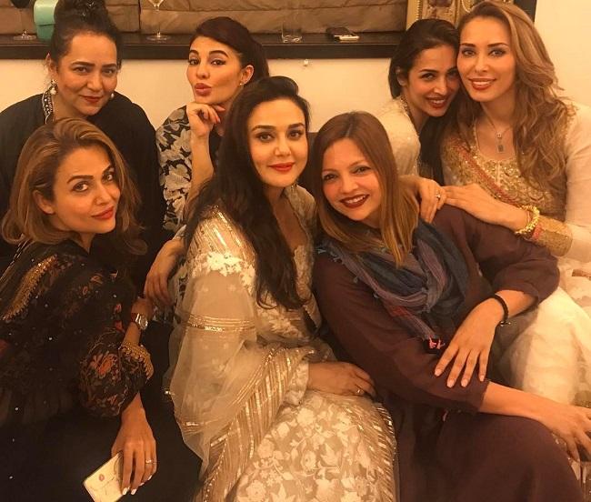 Preity Zinta is also part of the popular Bollywood girl gang, which consists of Malaika Arora, Amrita Arora Ladak, Jacqueline Fernandez and Iulia Vantur. They all share a close relationship with Salman Khan and are often on the guest list during special occasions such as festivals, parties and family functions at the superstar's residence. Deanne Panday can also be pictured to Preity's left in this picture along with Amrita, Jacqueline, Malaika and Iulia.