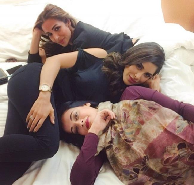 Sophie Choudry also finds herself in good company as far as girl gangs in Bollywood go. She is especially close to Dia Mirza and Malaika Arora. This picture of the trio relaxing proves how they are quite comfortable being around each other.