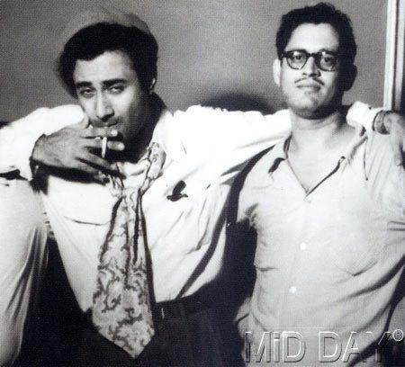 In the late 40s, when both Guru Dutt and Dev Anand were struggling to find a foothold in the industry, they inadvertently crossed paths. The two met in Mumbai after a washerman, common to Dev and Guru, mixed up their shirts!