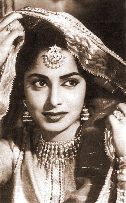 Sahib Bibi Aur Ghulam: Based on a Bengali novel, the movie is a look into the tragic fall of the haveli-dom and feudalism in Bengal during the British regime. Jaba (Waheeda Rehman) looks after Bhoothnath (Guru Dutt) when he is injured in a crossfire with British. In the end, after the death of his wife and Jaba's husband, a nostalgic Bhoothnath rides away on a carriage with Jaba, who is now his wife