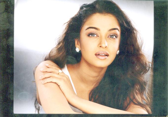 In 1993, Aishwarya Rai Bachchan starred in a Pepsi commercial with Aamir Khan and Mahima Chaudhry.