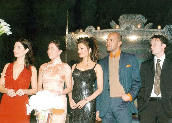 Aishwarya Rai Bachchan with 'Titanic' actor Billy Zane and other celebs at an event.