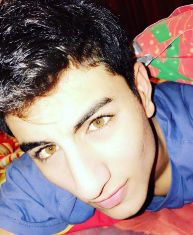 Ibrahim Ali Khan sent his female fans into a frenzy with this selfie that highlights his eyes, sharp nose and jawline.