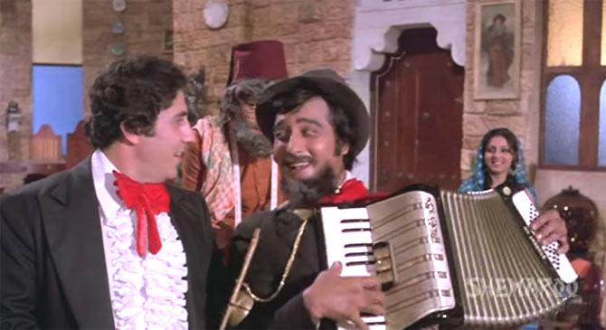Amar Akbar Anthony: The 1977 multi-starrer, 'Amar Akbar Anthony' saw Vinod Khanna share the screen with stalwarts Amitabh Bachchan and Rishi Kapoor along with an ensemble cast. It is considered one of Bollywood's greatest landmark films. Vinod Khanna's role as police inspector Amar Khanna was well received along with Amitabh Bachchan's Anthony Gonsalves and Rishi Kapoor's Akbar Allahabadi.