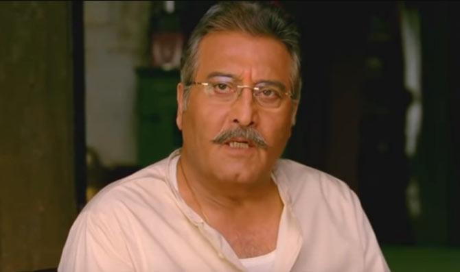 Dabangg: Vinod Khanna essayed the role of Salman Khan's step-father in the 2010 hit 'Dabangg'. In the film, both he and Salman's characters had a strained relationship, was appreciated by audiences. His transition as a character actor was noticed.