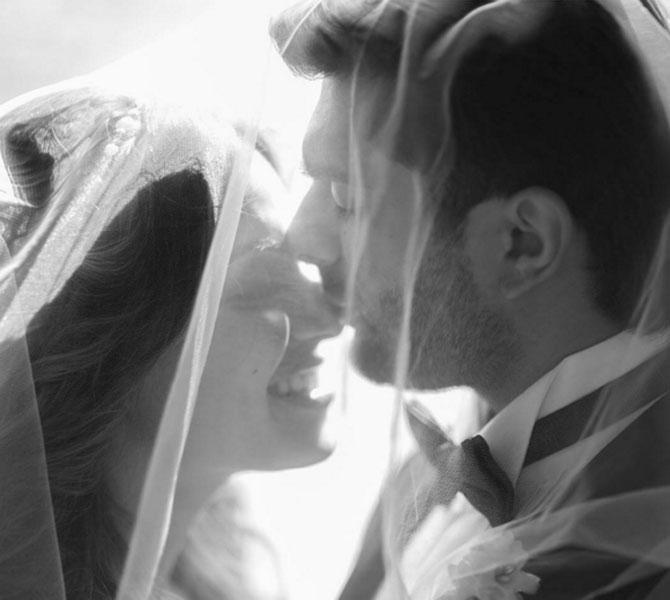 It was none other than - Desi girl Priyanka Chopra, who confirmed in the month of April 2017, that Bipasha Basu and Karan Singh Grover were getting married. PC took to Twitter to congratulate the couple. Later in the day, Bipasha Basu and Karan Singh Grover issued a joint statement confirming that they are getting married on April 30, 2016.