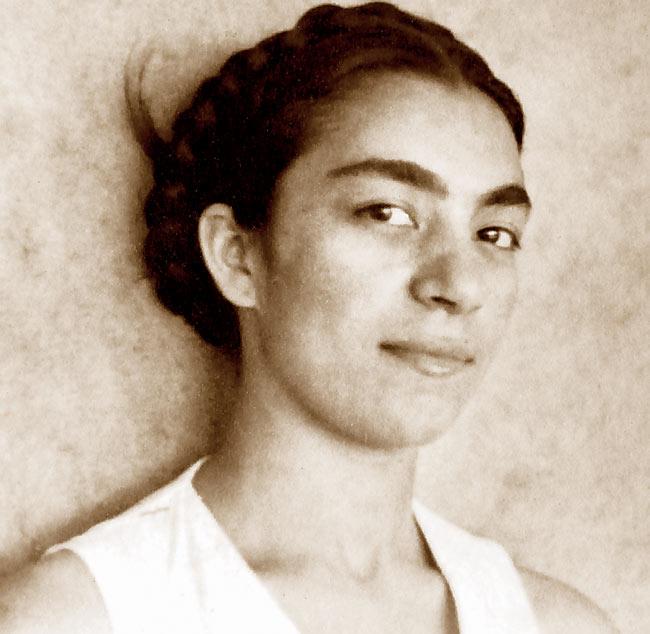 As a youngster, Zohra was passionate about dance. Her tryst with showbiz began with dance when she joined Uday Shankar in 1935 and worked with him for a few years. She went on to teach dance in Almora later, and that's where she met painter and dancer Kameshwar Sehgal and married him.