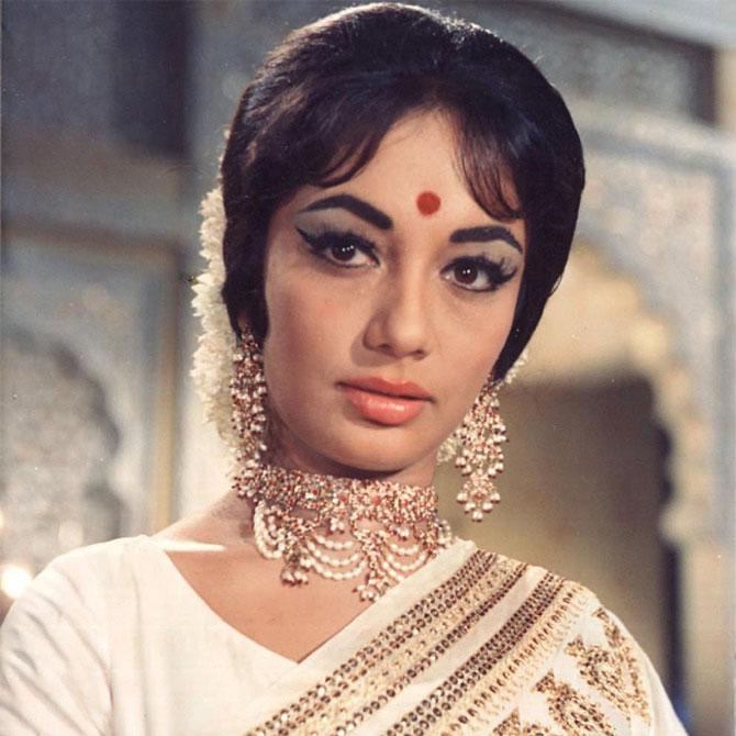 Indian Actrist Wallpaper: Most memorable Bollywood vintage actress Sadhana  Shivdasani