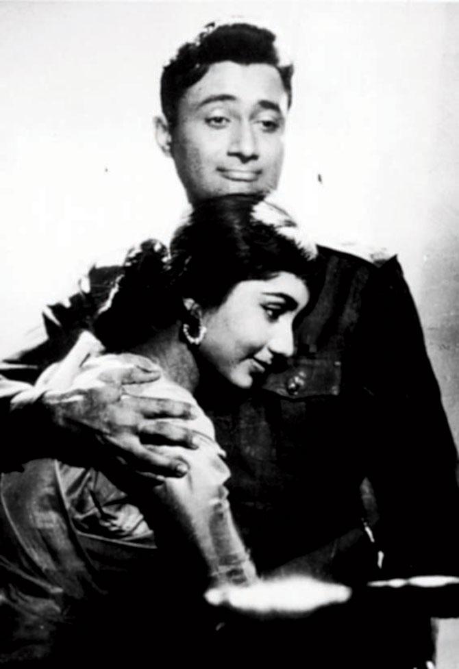 In the earlier phase of her career, Sadhana made a hit pair with Dev Anand (who can forget the utterly romantic 'Abhi Na Jao' song in 'Hum Dono' picturised on this couple?)